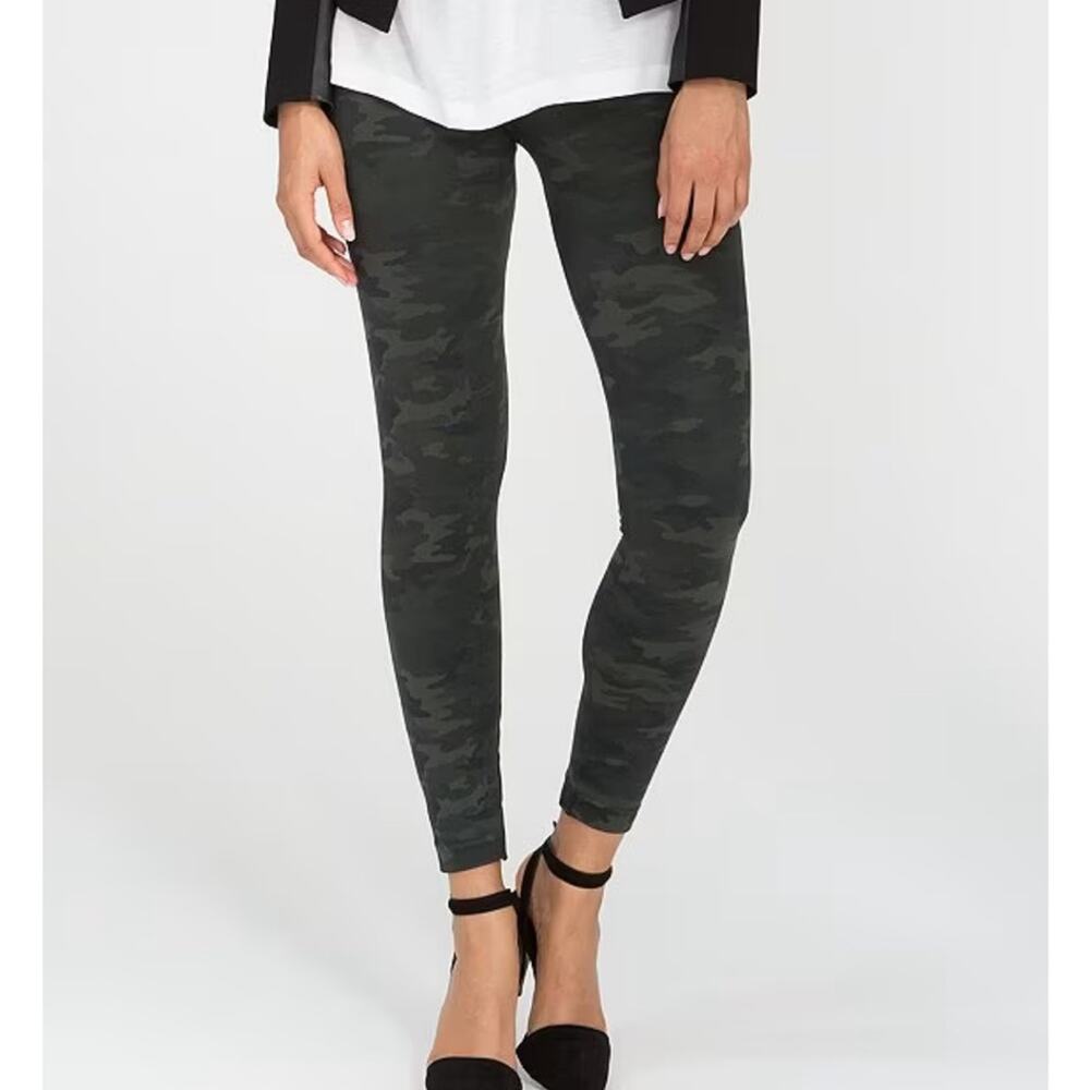 Spanx Seamless Dark Green Camo Leggings, EUC, Size Medium, MSRP $68